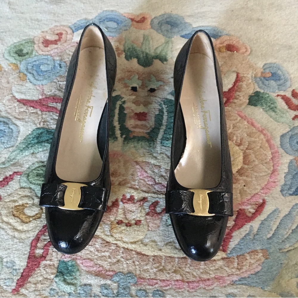 Salvatore Ferragamo Boutique Vara Bow Croc Embossed  Shoes Sz 8 4A Extra Narrow